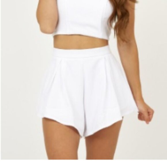 Showpo Flowy White Linen Shorts - Picture 1 of 3
